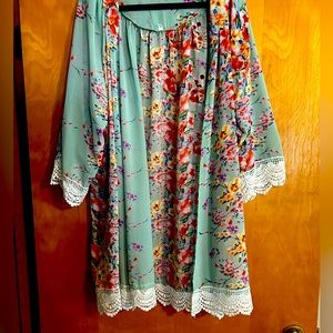 Absolutely stunning lightweight chiffon kimono, open front with lace cuffs.